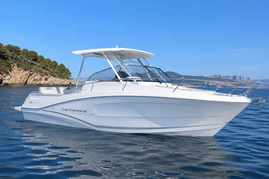 Le Jalimaran : Louez un Bateau à Coque Dure Élégant et Confortable à Marseille