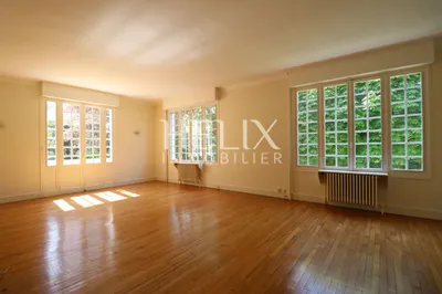 Le Vésinet Centre - Belle Maison ancienne 7 pièces de 176 M²