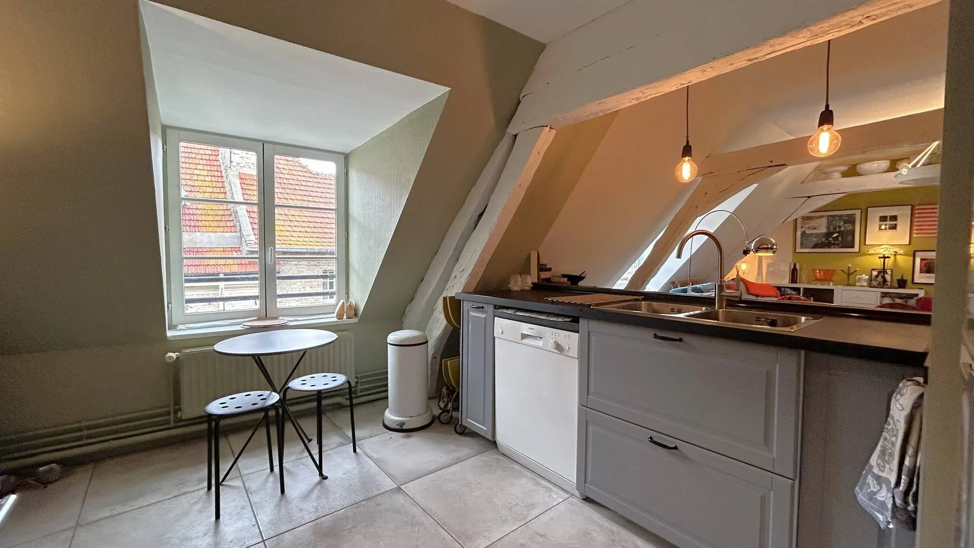 Appartement T4 dans un immeuble avec ascenseur, rénové, entre la plage et le port de DIEPPE (76) en Normandie