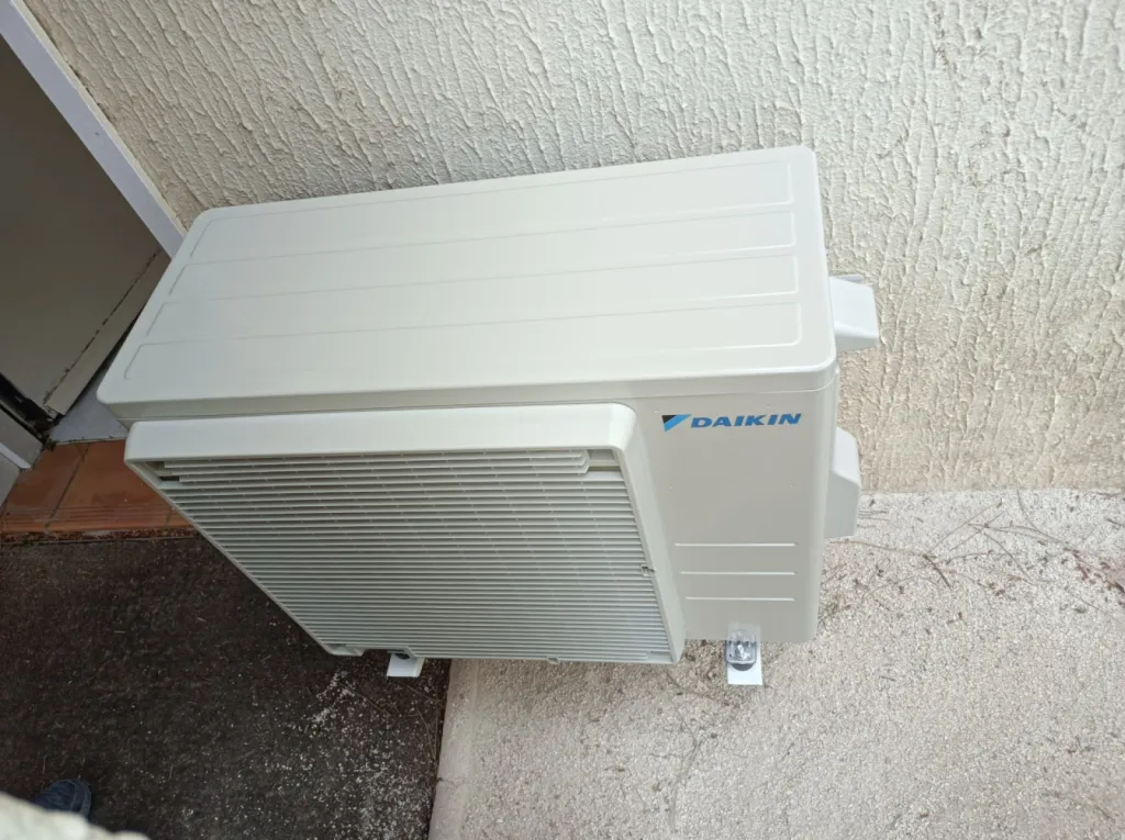 Pose d'une climatisation réversible Daikin 