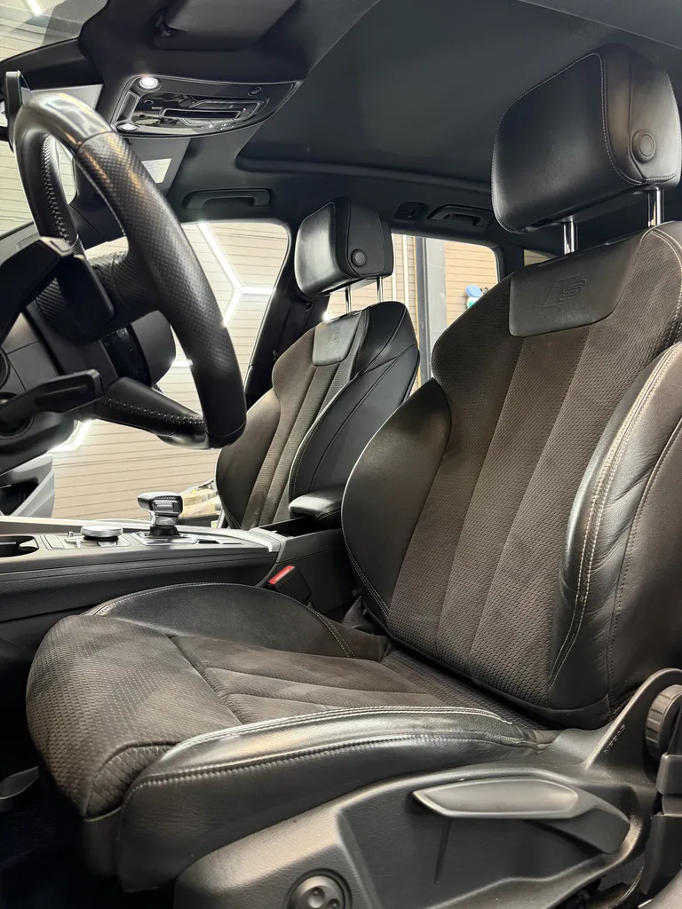 AUDI A 4 AVANT 3.0 TDI QUATTRO / CARPLAY/ SIEGE CHAUFFANT AV/AR / TOIT OUVRANT / B/O / ATTELAGE ELECTRIQUE / STRONIC