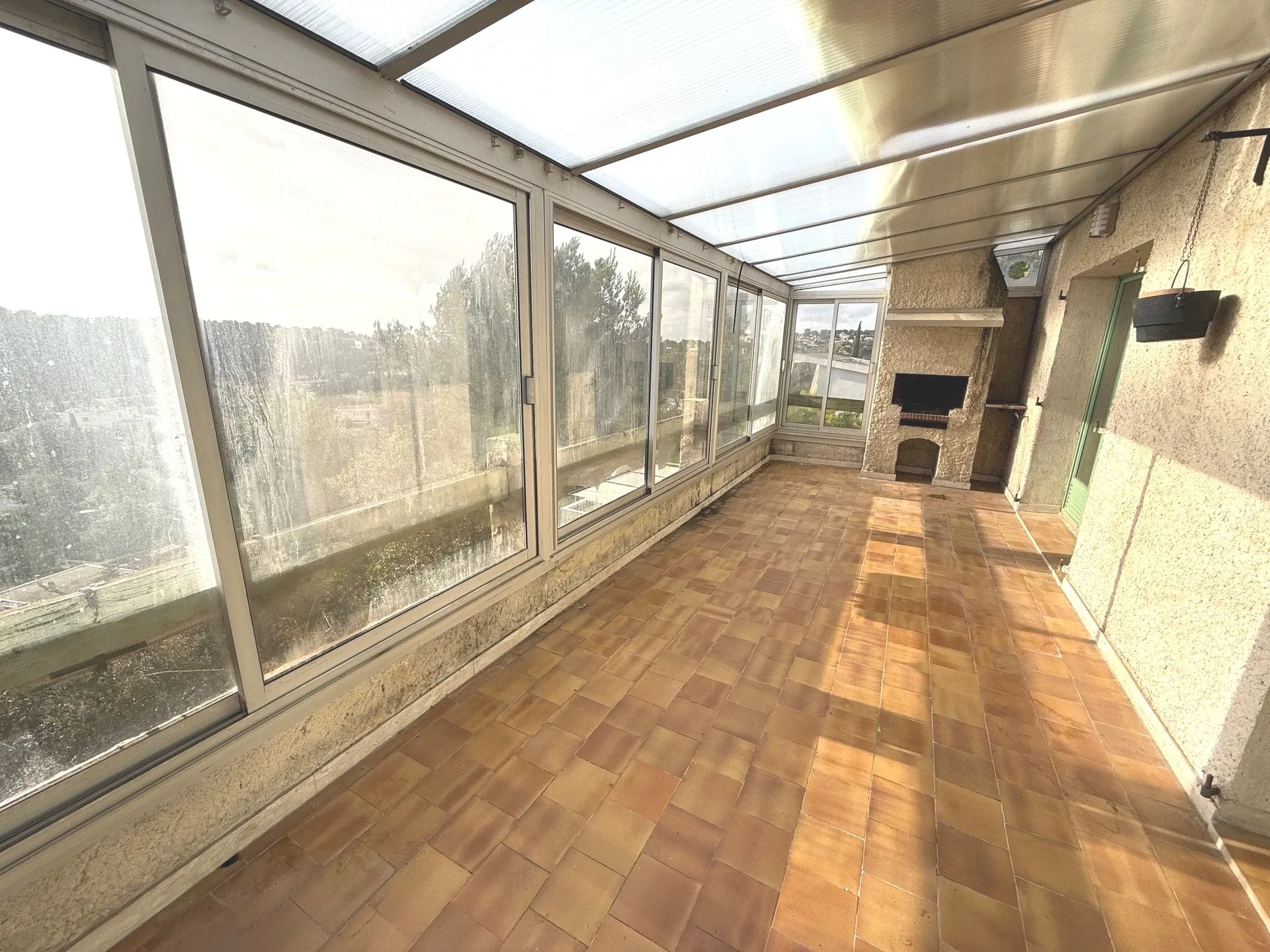 Belle exposition Sud pour cette villa de Type 7 à Carnoux en Provence