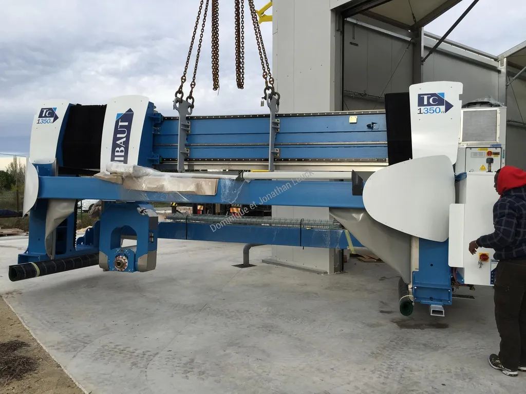 Acquisition le 08 Décembre 2014 d'une débiteuse à commande numérique 5 axes