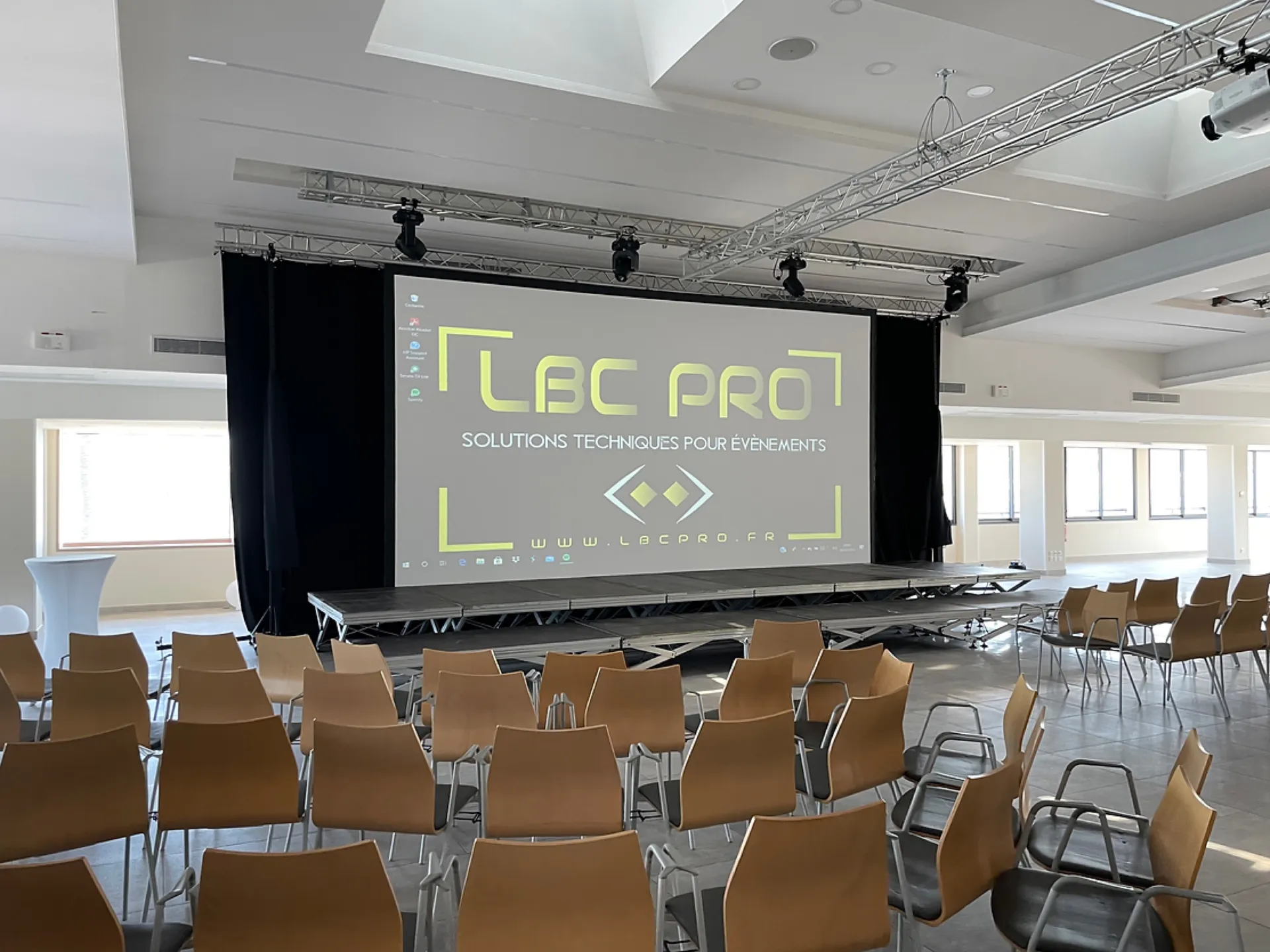 location écran cadre videoprojecteur à Martigue dans les bouches du Rhône