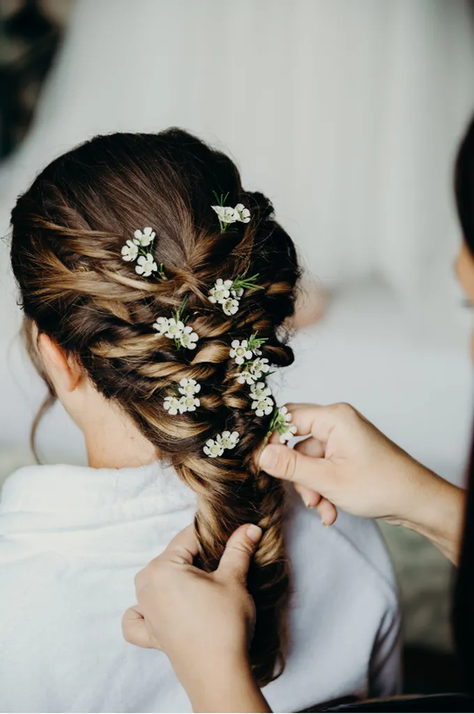 Les Mariages de Mademoiselle L organisatrice de mariage à Bordeaux en Aquitaine coiffure mariage - Claraly Studio