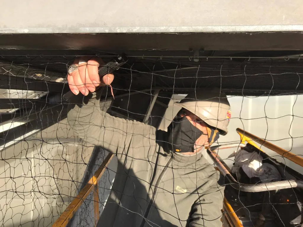Filet anti volatiles sur structures acier à marseille