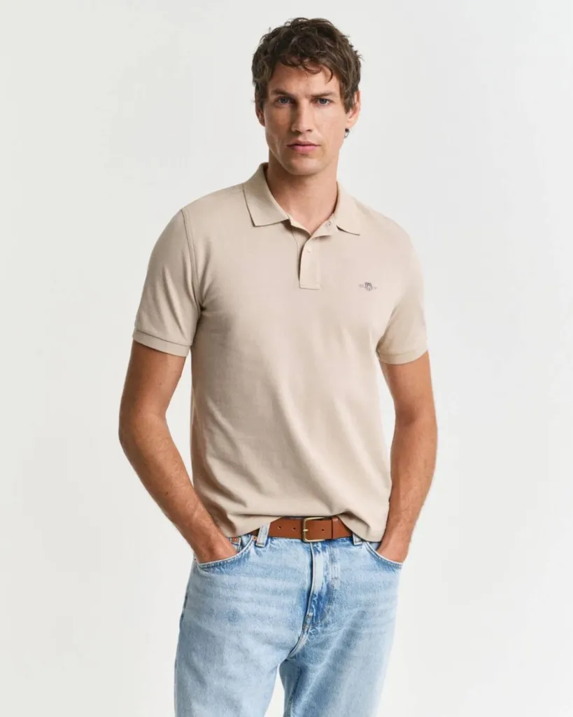 polo GANT Regular Fit en coton piqué Shield beige chez La suite by Urban Chic