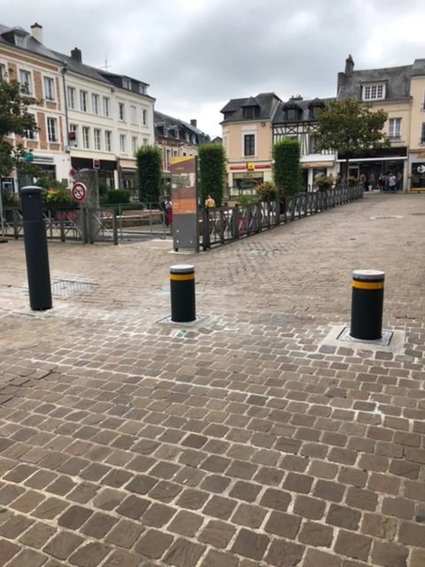 Installation de bornes rétractables de limitation d'accès à Lillebonne 76 