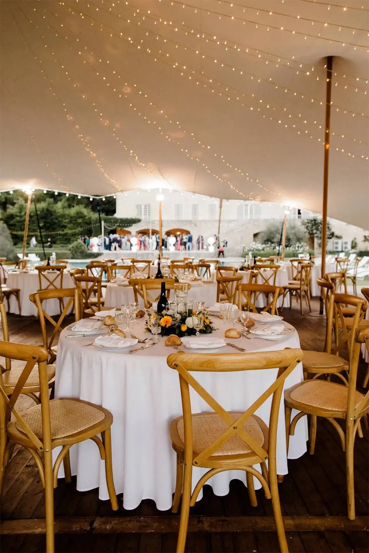 Salle mariage champêtre proche d'Aix en Provence et Venelles : salle de réception de charme avec 17 chambres et grand parking 120 places pour welcome dinner vendredi avec prestation groupe de jazz