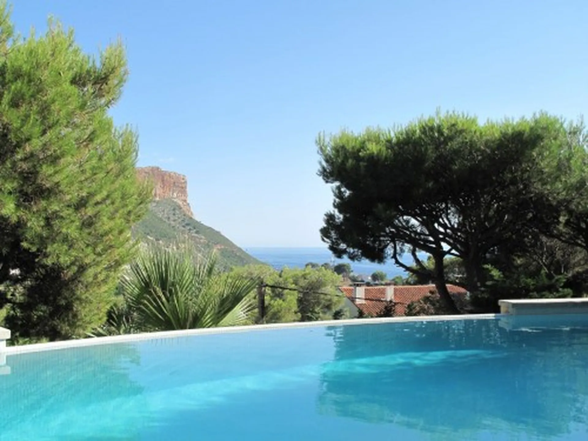Exclusivité A vendre villa 6 Cassis bénéficiant d'une vue sur la mer + T2 indépendant