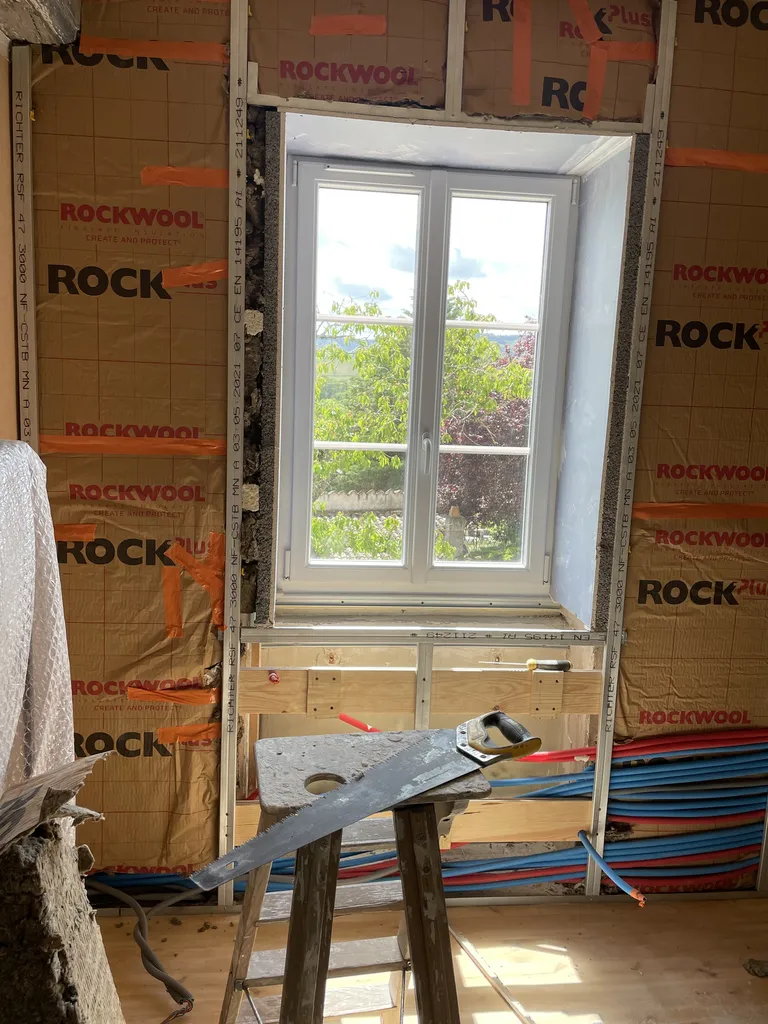 Installation de laine de verre pour isolation thermique intérieure à Neuville-sur-Saône