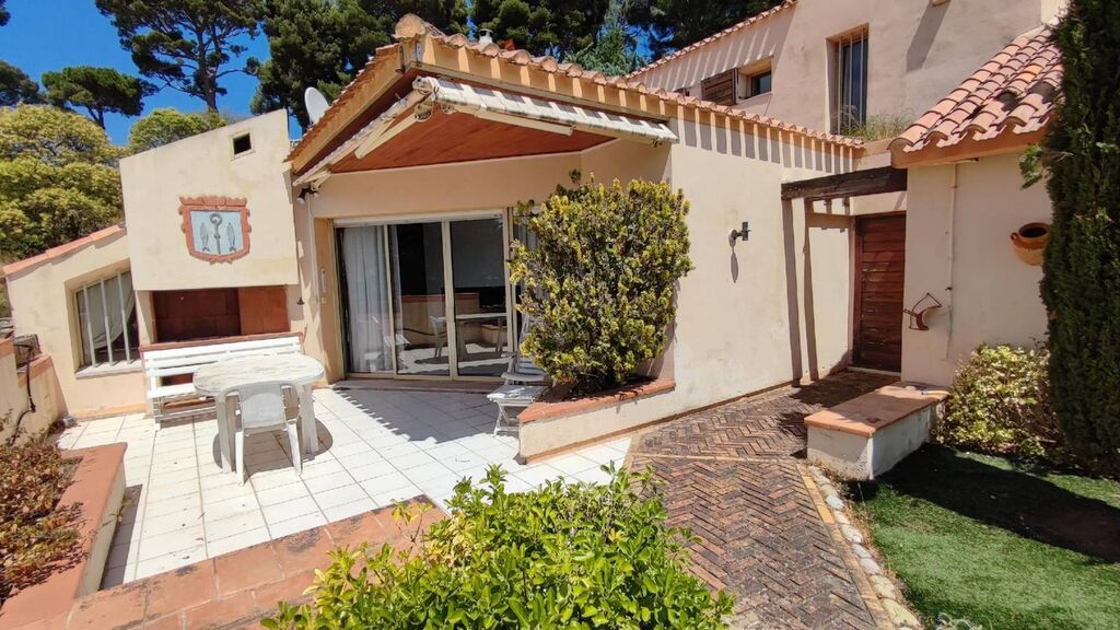 Vente maison Cassis  avec terrasse vue dégagée, garage et dépendances