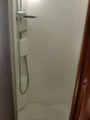 DOUCHE SEPAREE