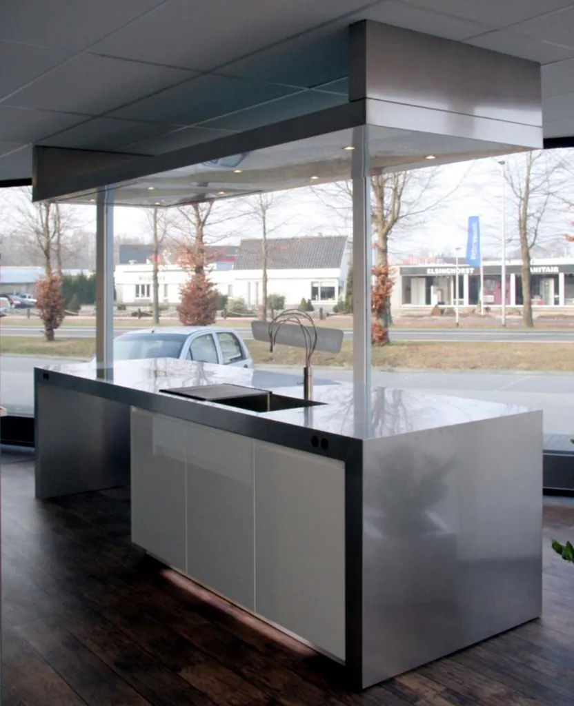 Plan de travail inox en pont avec hotte aspirante design Toulon