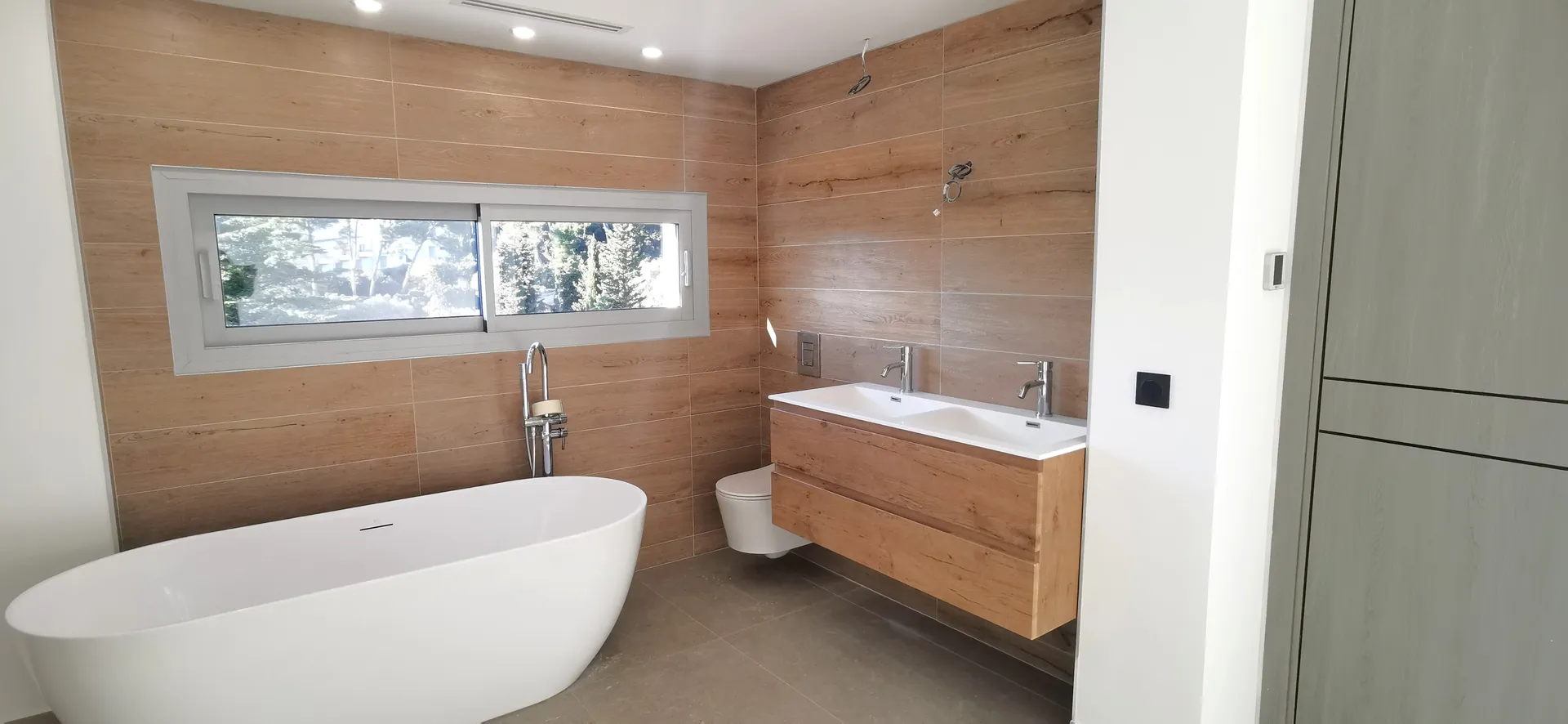 Vente maison entièrement rénovée Cassis centre quartier recherché avec grand garage, terrasses, piscine et appartement T2 indépendant