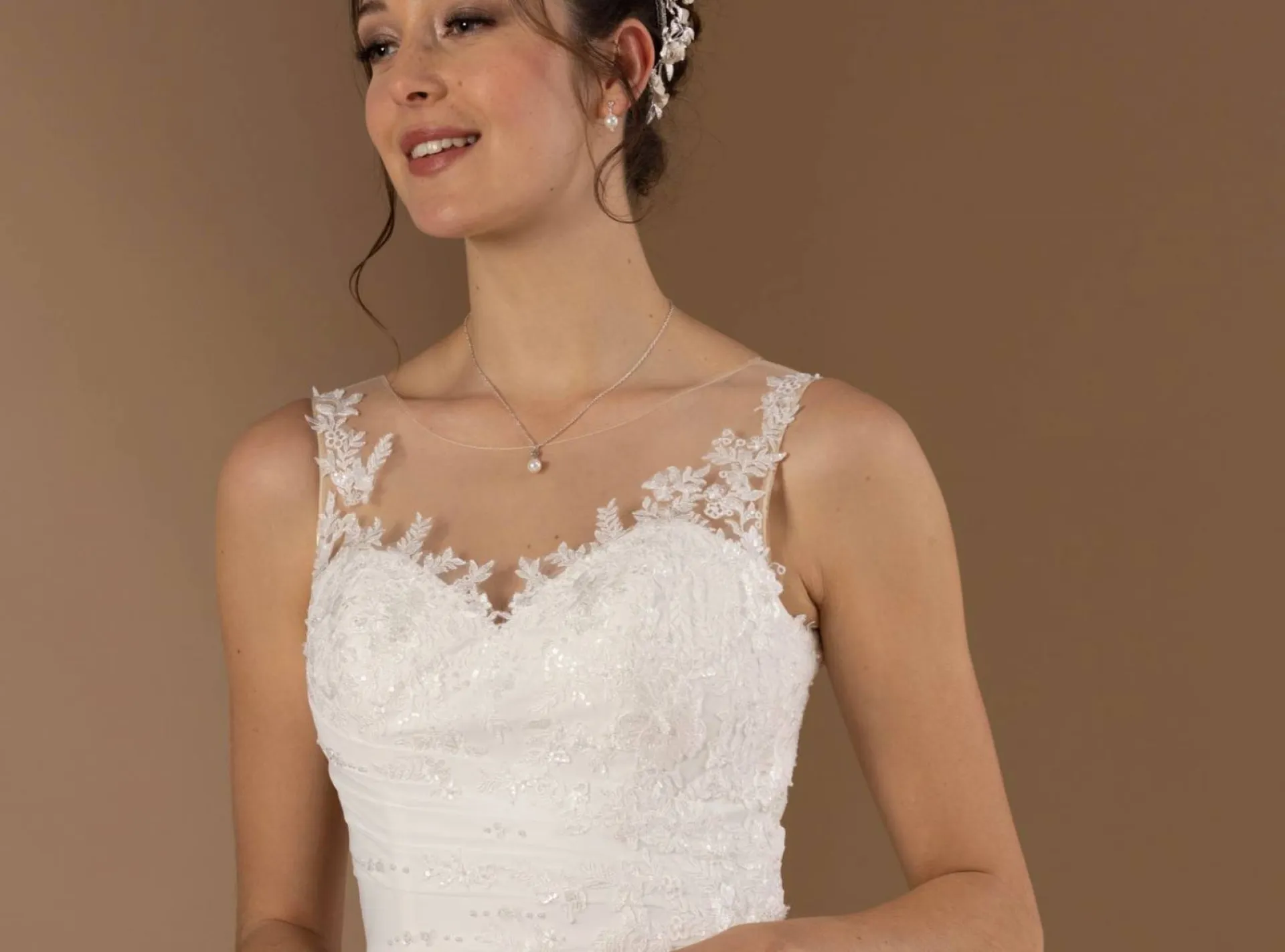 Robe de mariée de marque EGLANTINE  collection 2023 marseille proche vitrolles et marignane