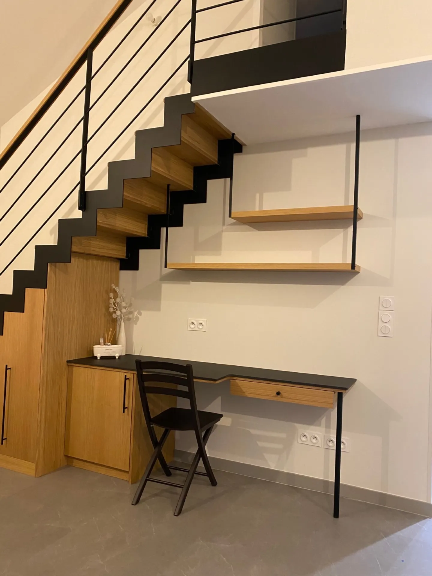 Fabrication d’un escalier bois un métal avec bureau intégré sur la commune de Sanguinet