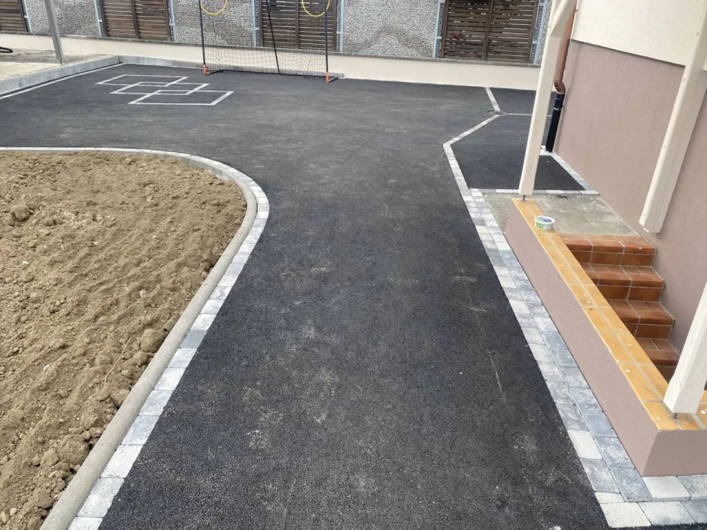 Transformez votre espace extérieur à Eschau avec notre service professionnel de pose d'enrobé CLK