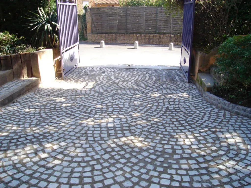 Tarif pavé en arceau à Erstein dans le Grand-Est CLK 