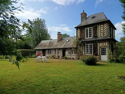Vends avec Terres et Demeures de Normandie CORMEILLES (27260), Propriété Normande de charme et de caractère proche de PONT L’EVEQUE (14130) édifiée sur une parcelle de terrain de 1Ha23a.