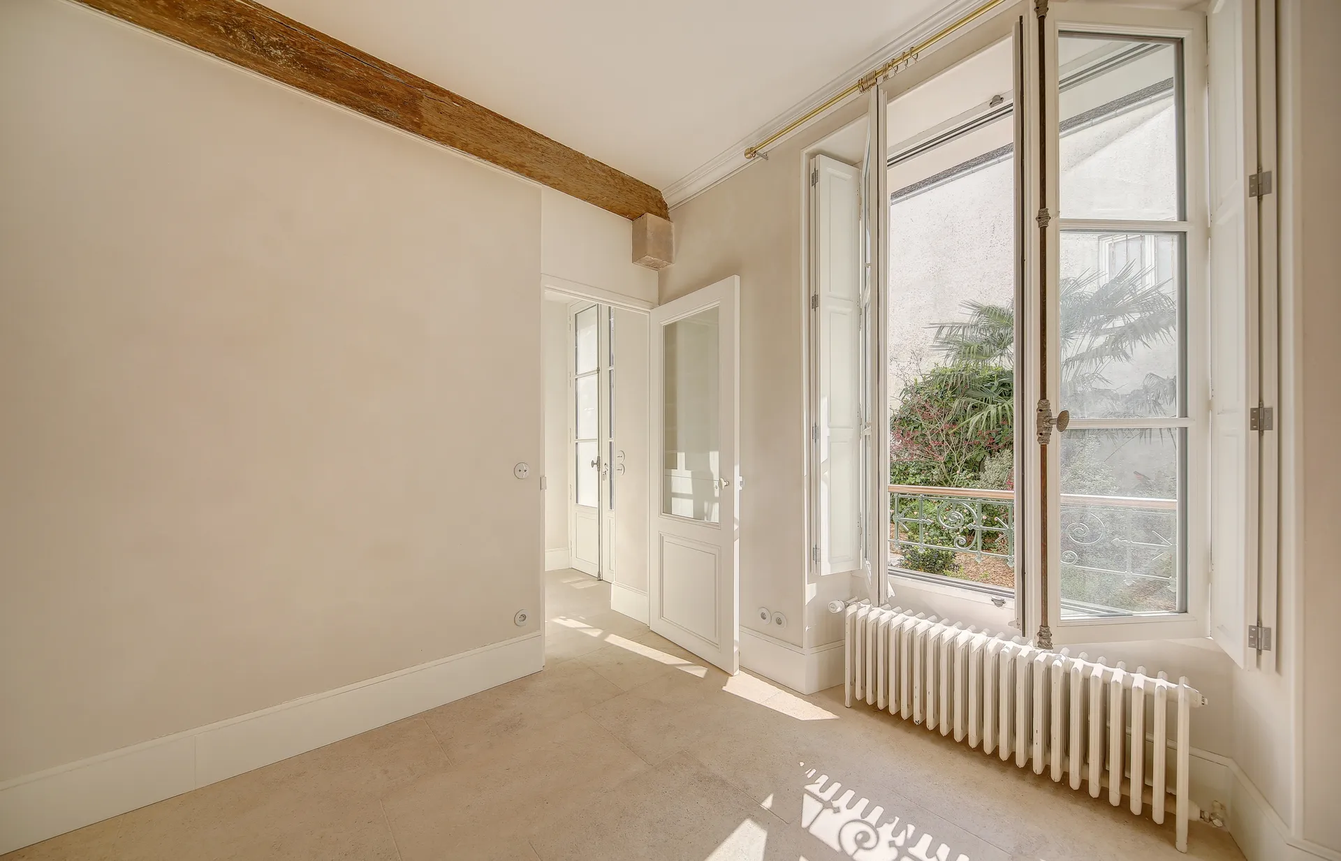 En exclusivité un appartement d'exception dans un Hôtel particulier avec jardin au coeur de Saint-Germain-en-Laye