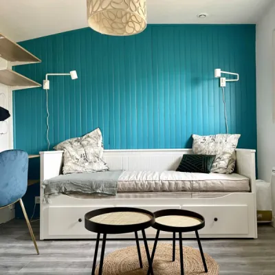 Ambiance élégante et accueillante du studio rénové, par l'Atelier D, architecte d'intérieur à Bordeaux
