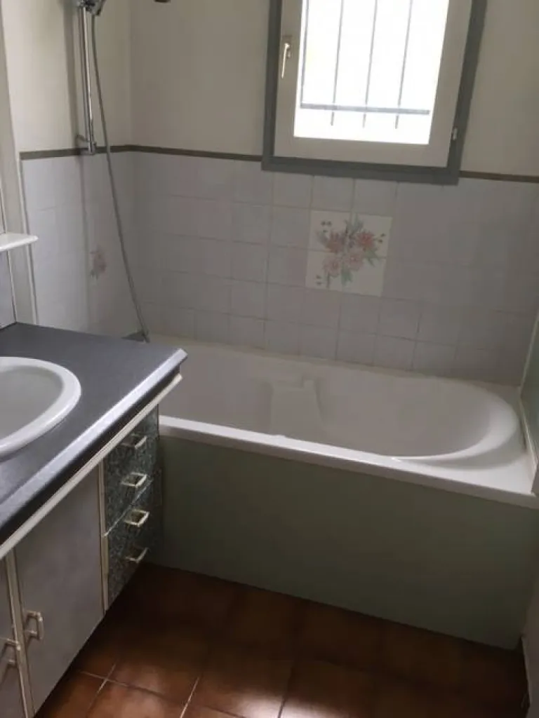 Remplacement d'une baignoire par douche sécurisée pour sénior à Fontaine, Isère (38)