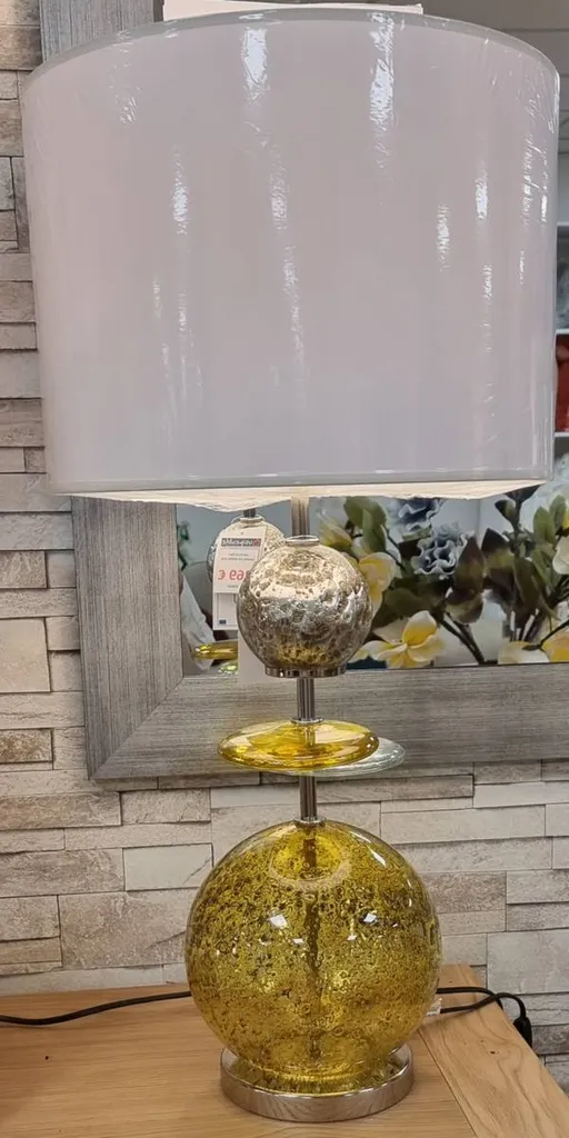 Vente de lampe en verre jaune.