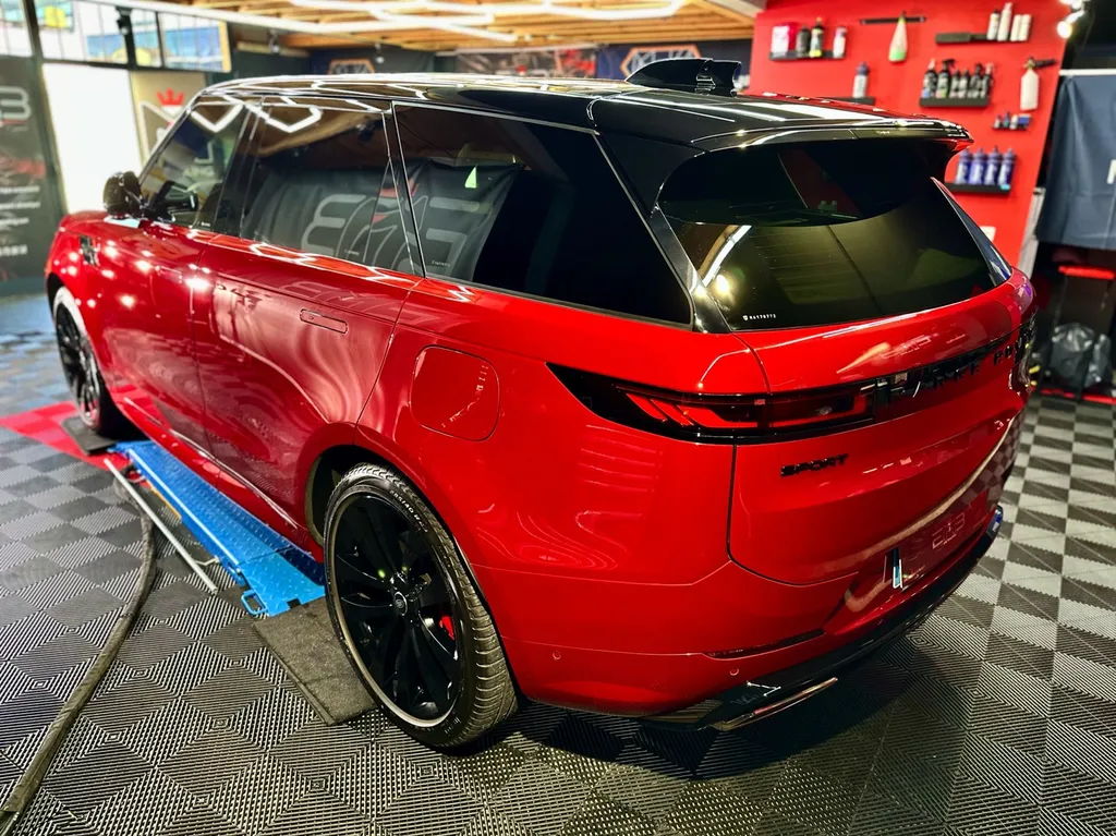 Polissage rénovation carrosserie spécialiste du traitement céramique sur lyon Range Rover sport 