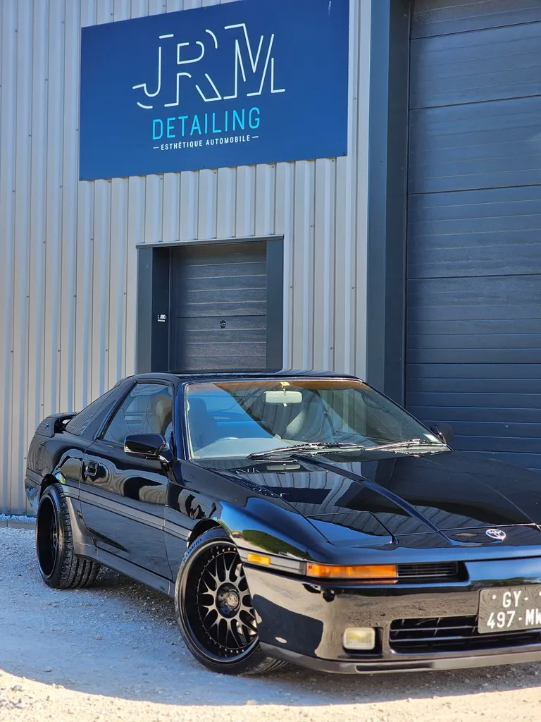 Détailing automobile à Saint-Vit : vitres teintées, polissage professionnel et protection céramique Premium pour carrosserie durable et brillante