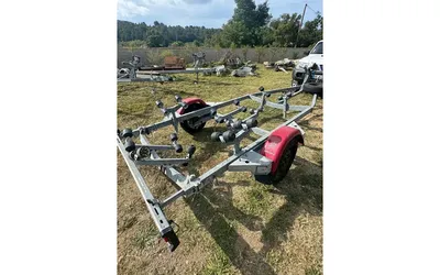 Remorque Satellite RSA d’occasion PTAC 900 kg : remorque bateau standard simple essieu idéale pour petites embarcations près de Cannes