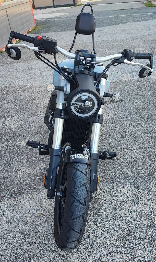 BENDA AVENGERS 125 DU 06/2025 AVEC 2300KM.