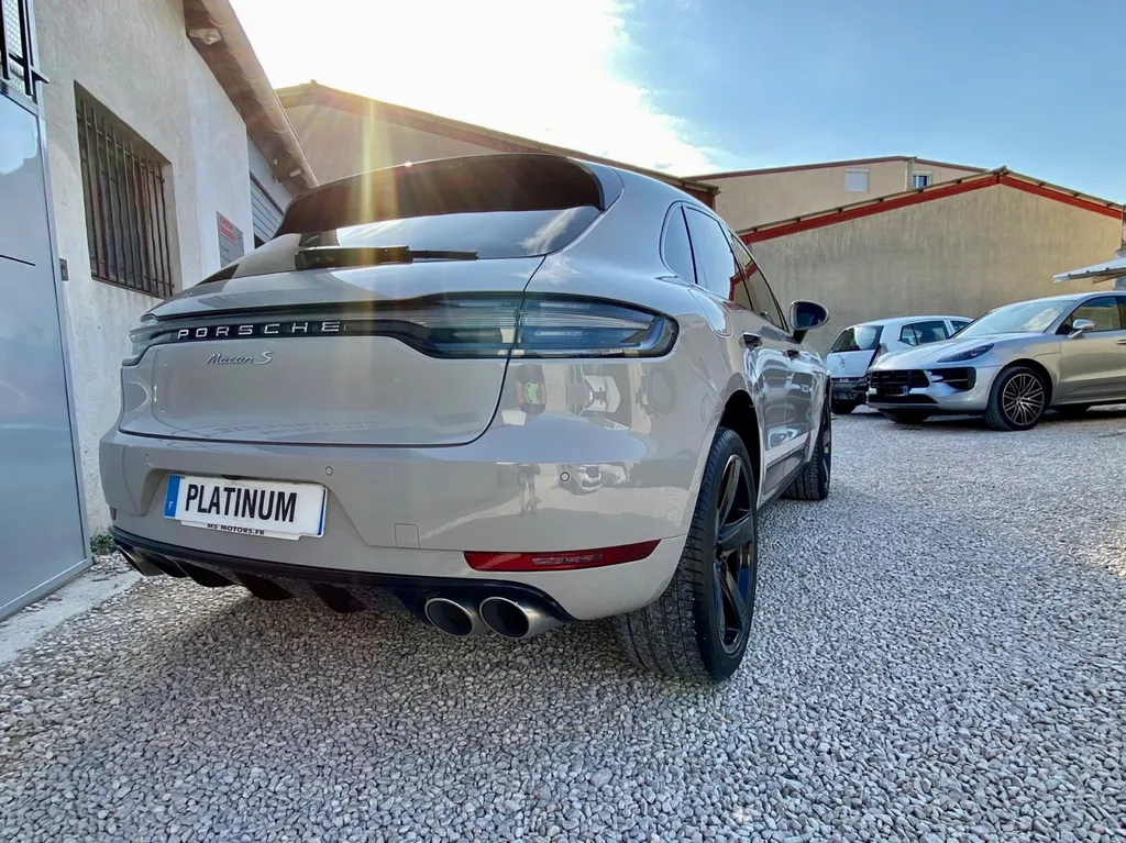 Personnalisation esthétique Porsche Macan S à Carnoux avec covering et peinture haut de gamme – Franchise offerte jusqu’à 300€ proche Marseille