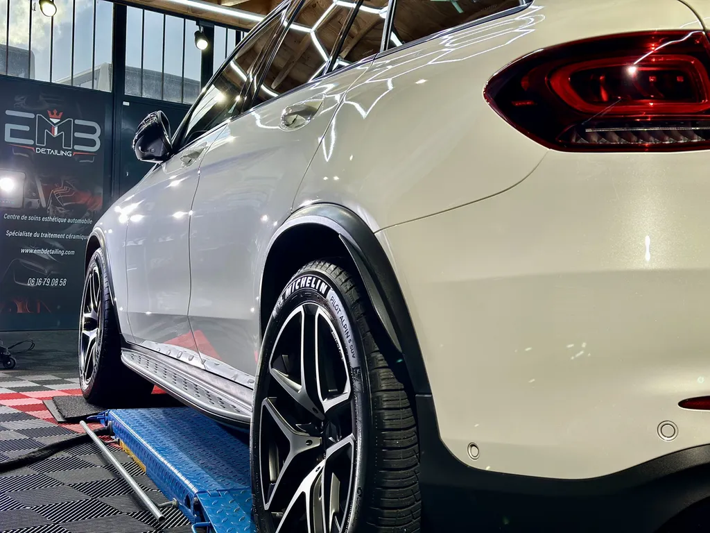 Traitement céramique auto lyon protection carrosserie Mercedes GLC 63 AMG