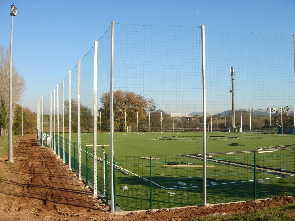 Mise en place de clôture sportive norme FFF Ligue Méditerranée pour terrain de football et autres sports à Marseille en PACA