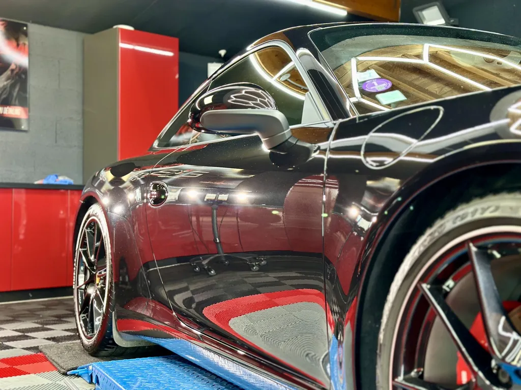 protection contre les rayures impacts film de protection PPF Lyon traitement céramique carosserie Porsche 911