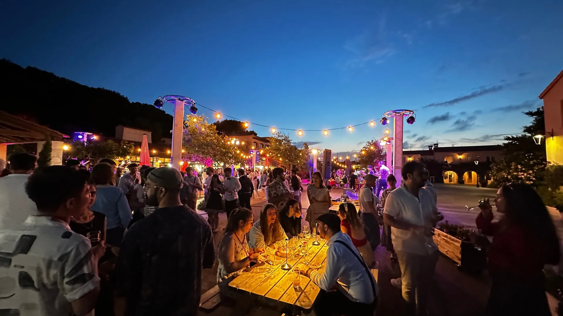 location lampe de table led pour diner à Fréjus dans le var