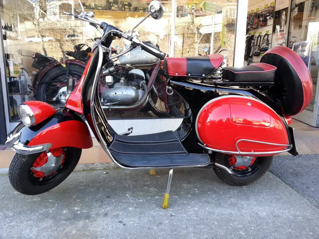 VESPA FARO BASSO TOULON