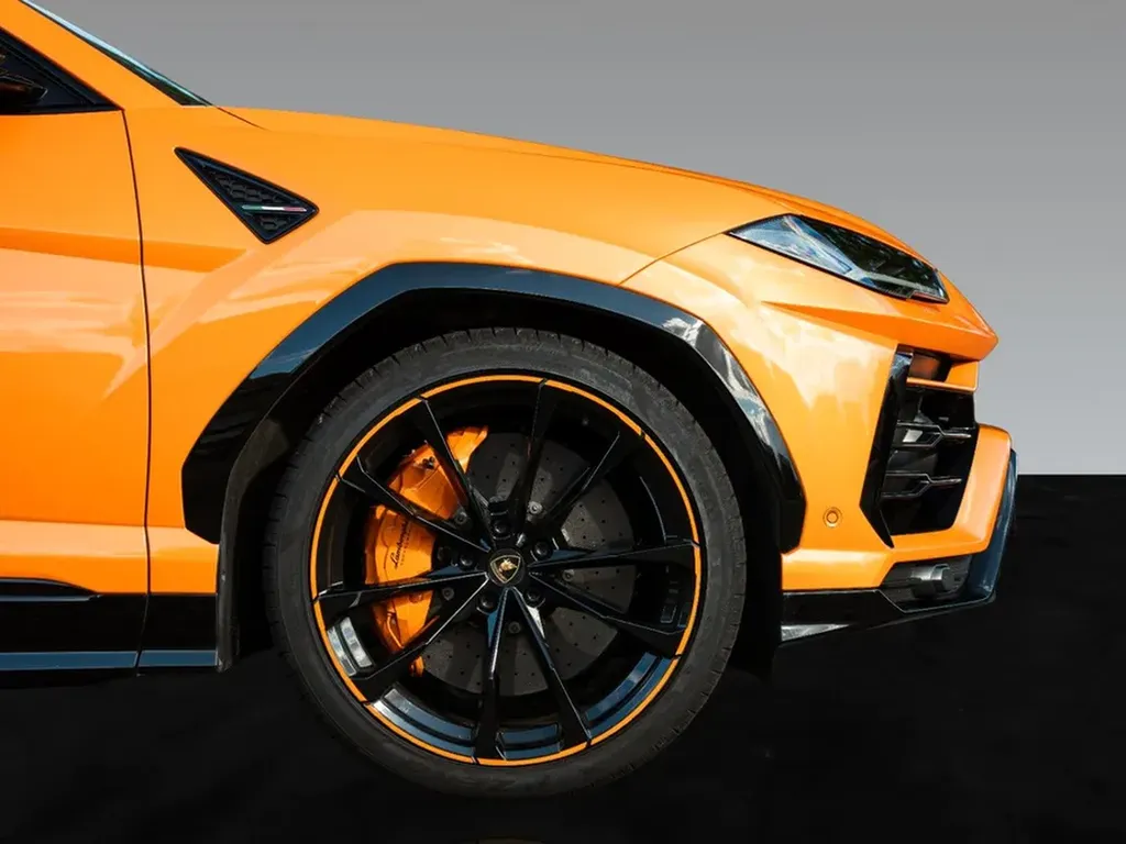 Lamborghini Urus Pearl Capsule Ad Personam – Jantes noires et freins haute performance