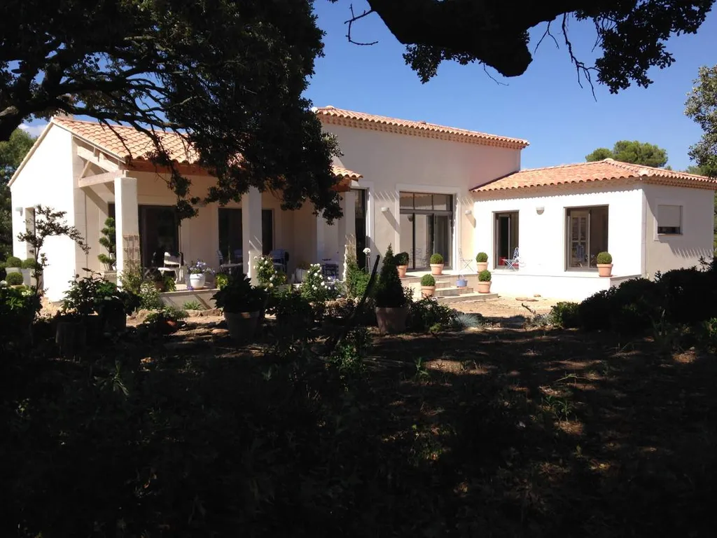 Extérieur maison individuelle de plain pied à Vernègues