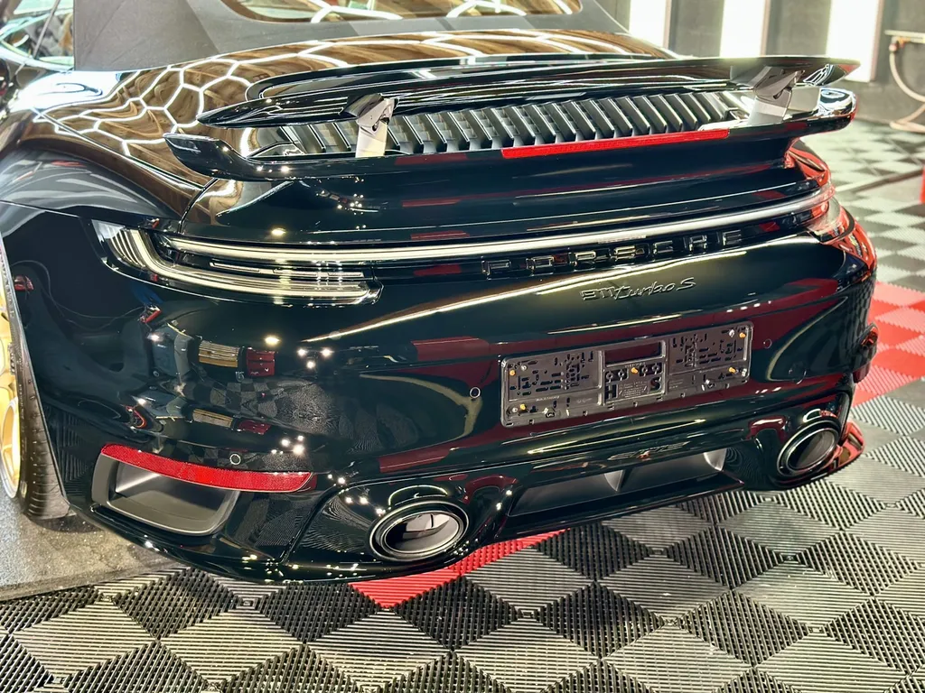 protection PPF automobile Lyon traitement céramique carosserie Porsche 992 Turbo S cabriolet 