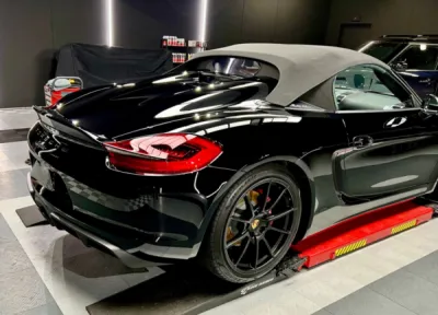 Véhicule filmé avec une protection de peinture transparente porsche 981 Spyder