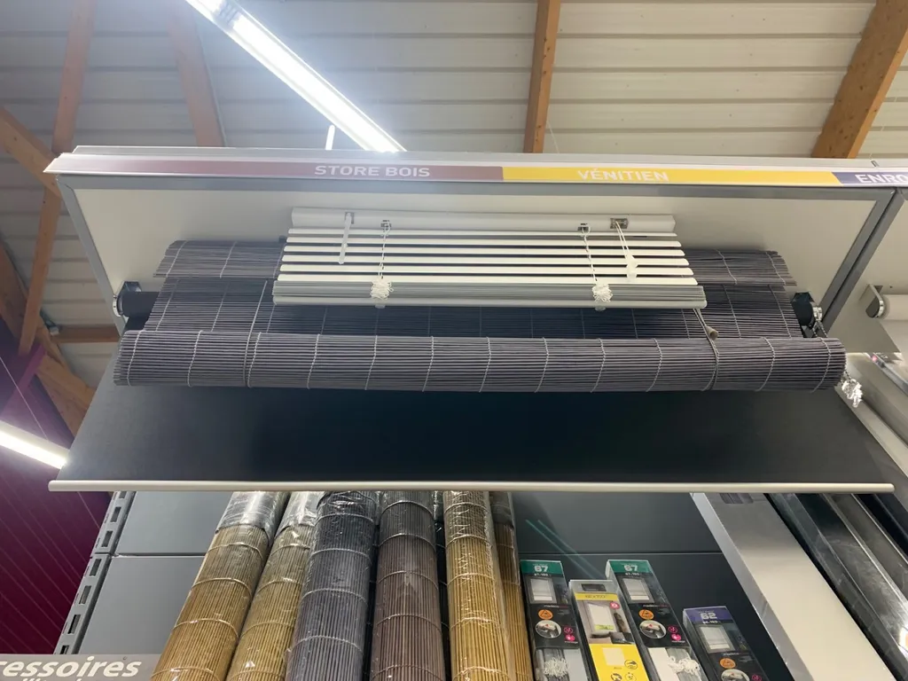 Stores bois et vénitiens