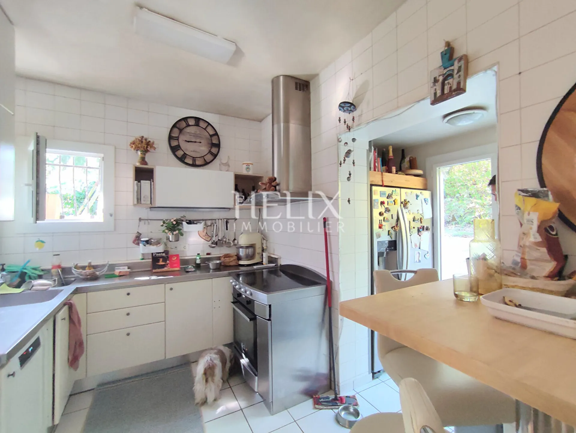 Maison de 231m² à vendre sur Le Mesnil Le Roi: pièce de vie lumineuse, suite parentale, 3 chambres et bureau, garage et jardin proche Saint Germain en Laye