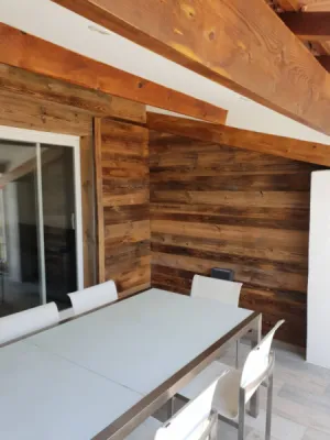 Réalisation d'un bardage en vieux bois sur hyeres