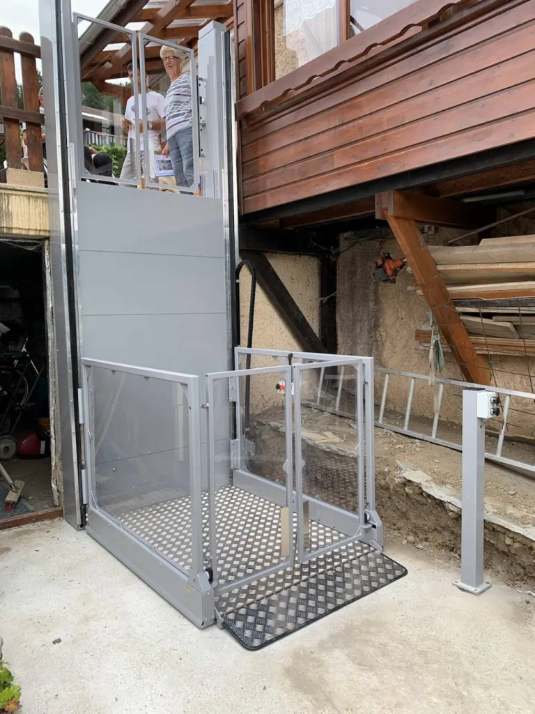 Pose d'une plateforme verticale Strategos près de Gap région PACA