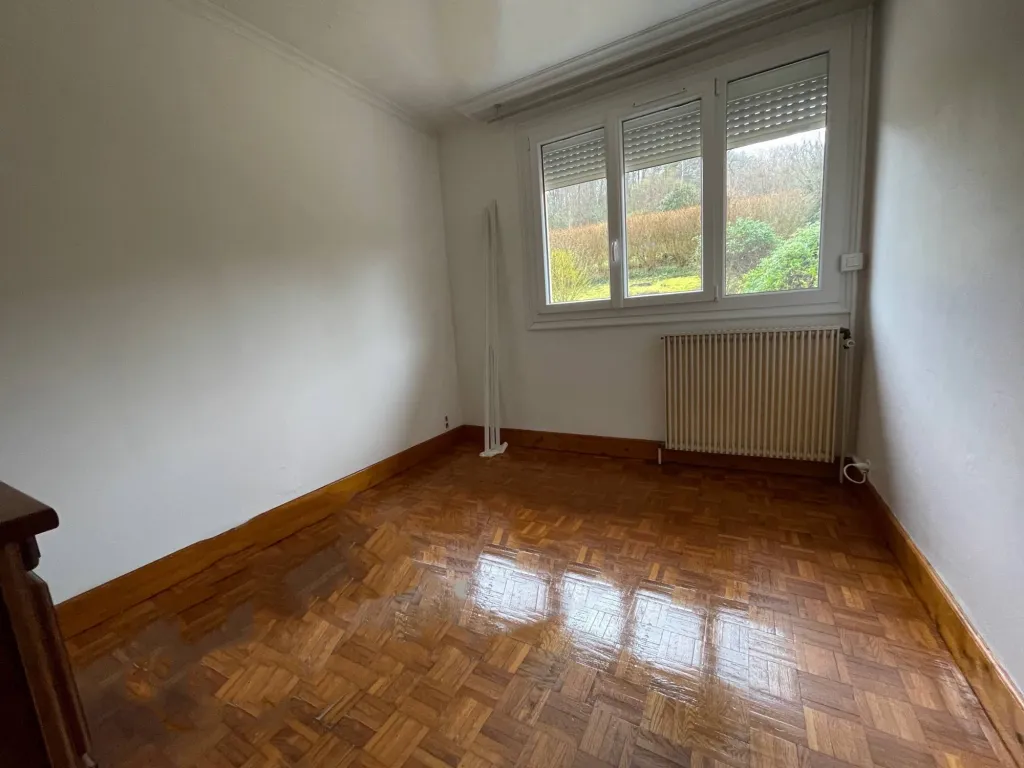 la maison dispose de trois belles chambres