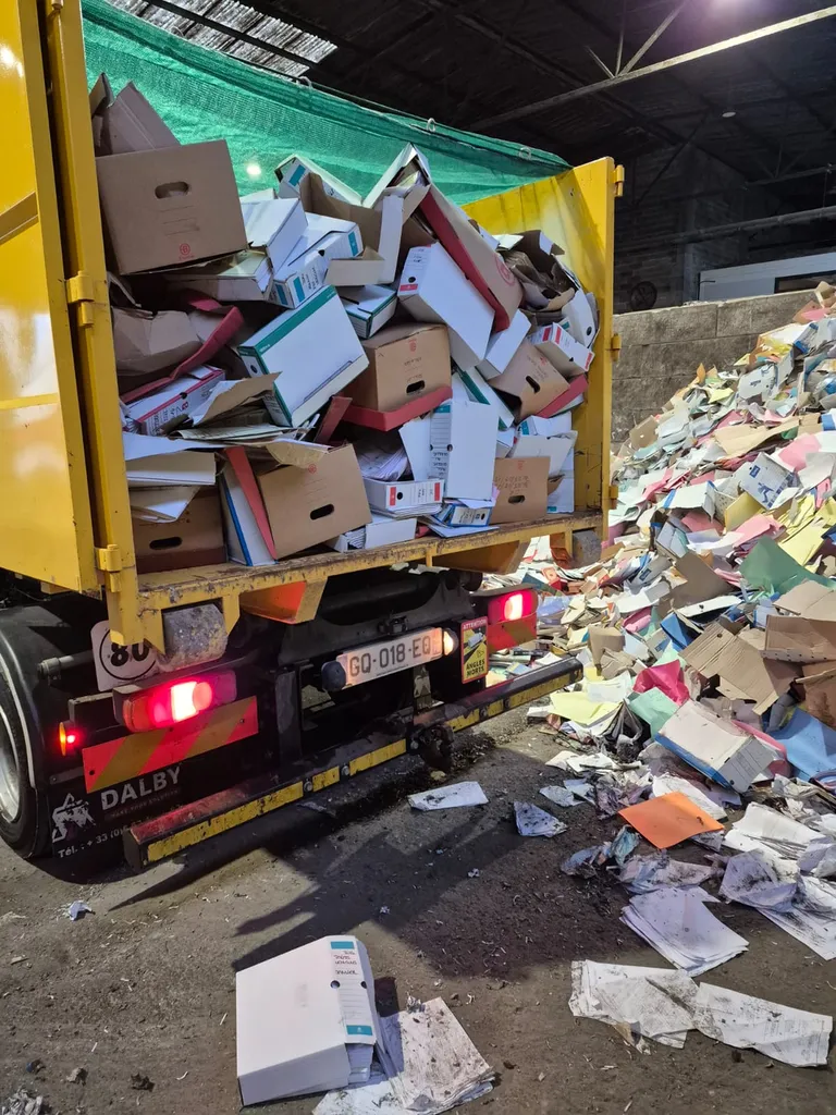 Enlèvement et destruction d'archives, cartons et documents professionnels à Saint-Romain-de-Colbosc