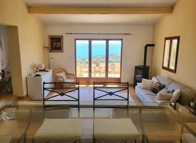 Les Issambres – Villa provençale dominant la Méditerranée. Vue panoramique exceptionnelle, piscine, 180 m² à sublimer selon vos envies.