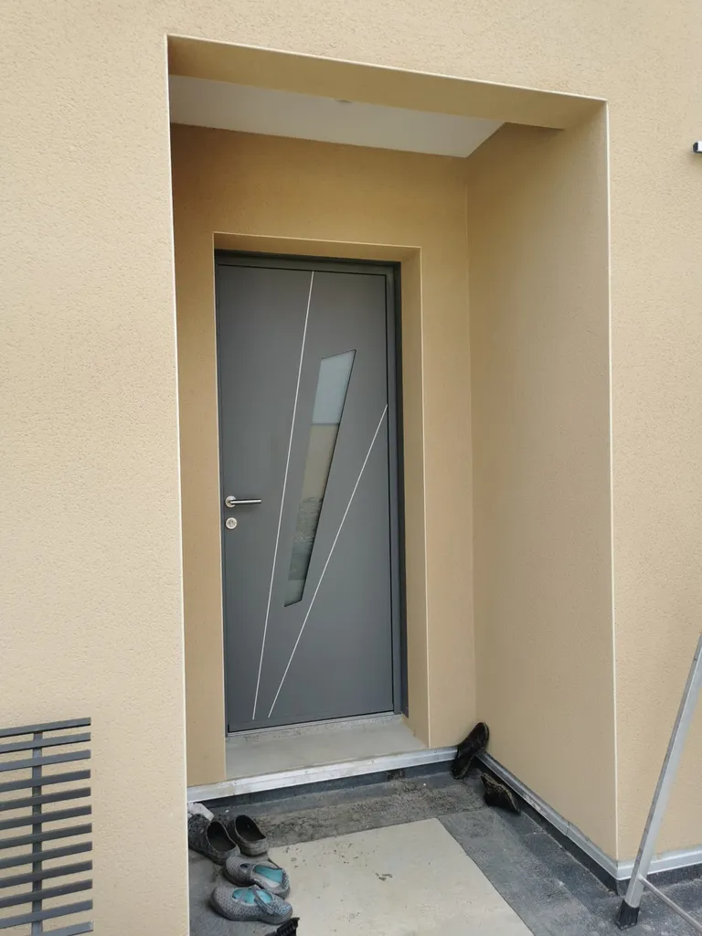 Porte d'entrée en aluminium 